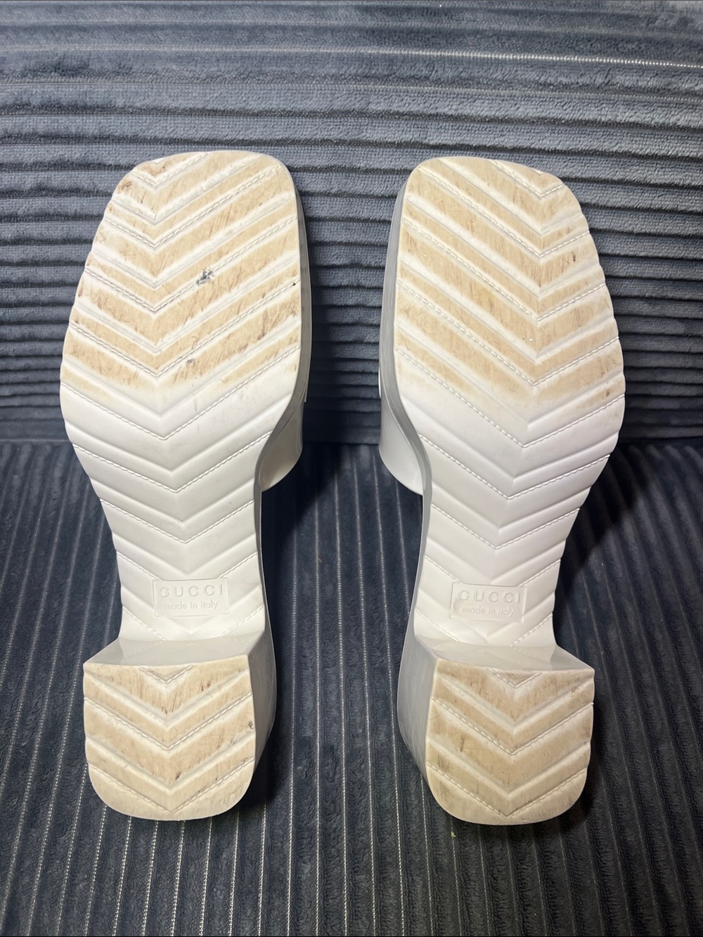 Gucci Women’s Rubber Slide Mystic White Sandals - Picture 4 of 9
